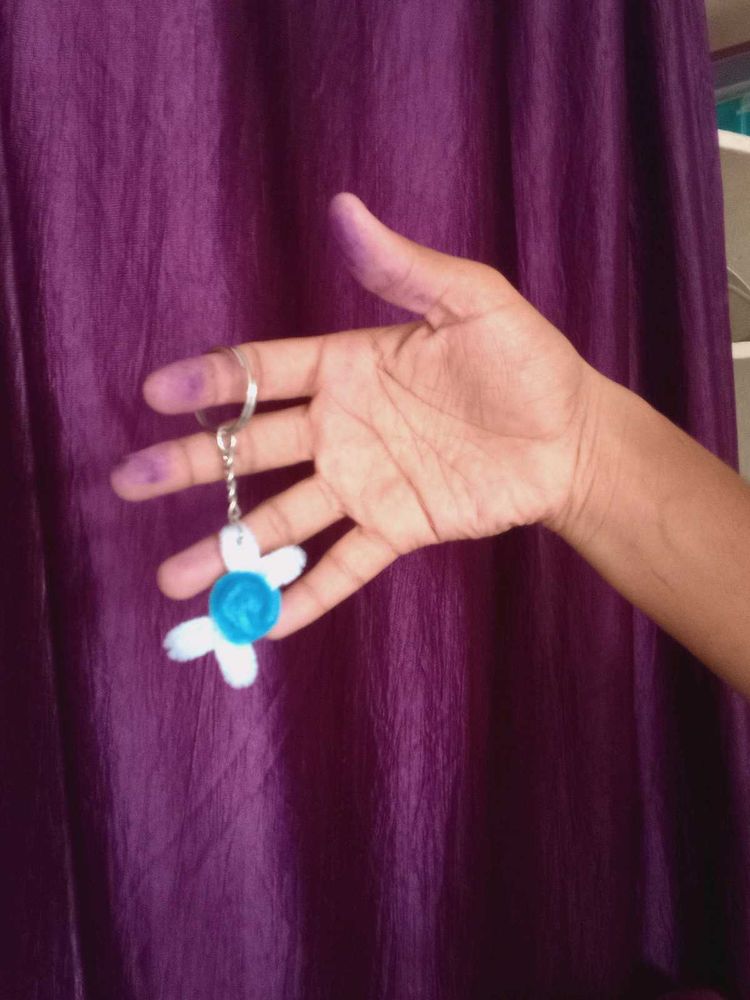 Handmade Blue &amp; White Flower Keychain