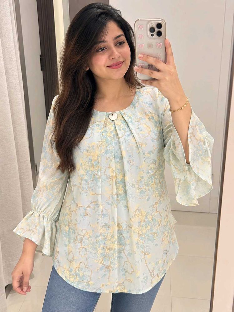 Flowy Floral Bell Sleeve Top 26"-30" Size Small