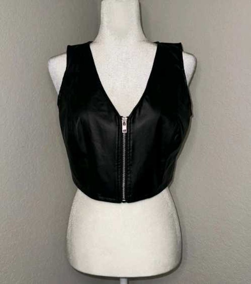 Sleek Black Faux Leather Zip-Up Crop Vest
