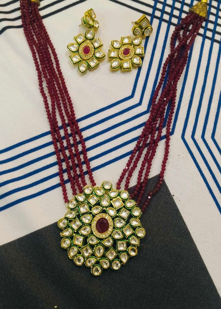 Elegant Kundan Necklace &amp; Earring Set