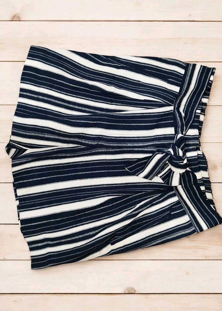 hsm Chic Striped Wrap Shorts