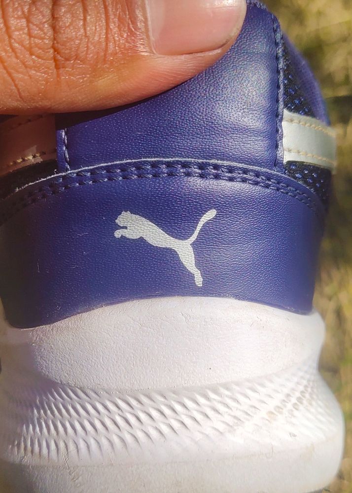 I Am Selling Puma Brand Sport Shoes