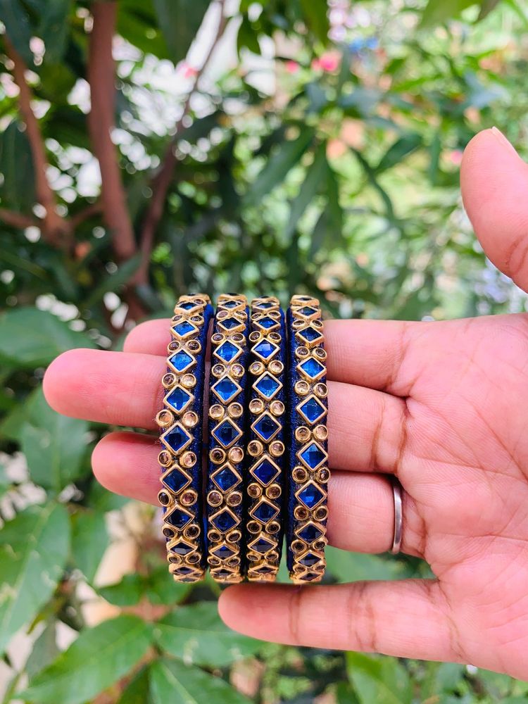 Set of 4 Blue &amp; Gold Bangles