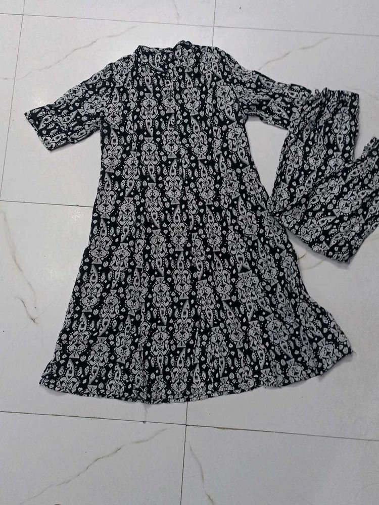 Black &amp; White Printed Kurta and Pants Set