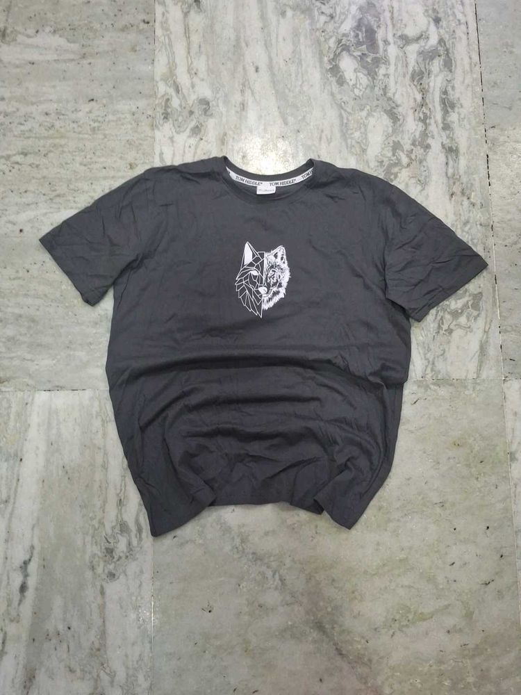 Tom hiddle Stylish Wolf Graphic T-Shirt