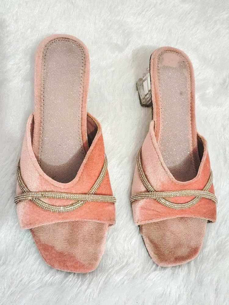 🎀 Elegant Pink Velvet Mules with Rhinestones 🥰