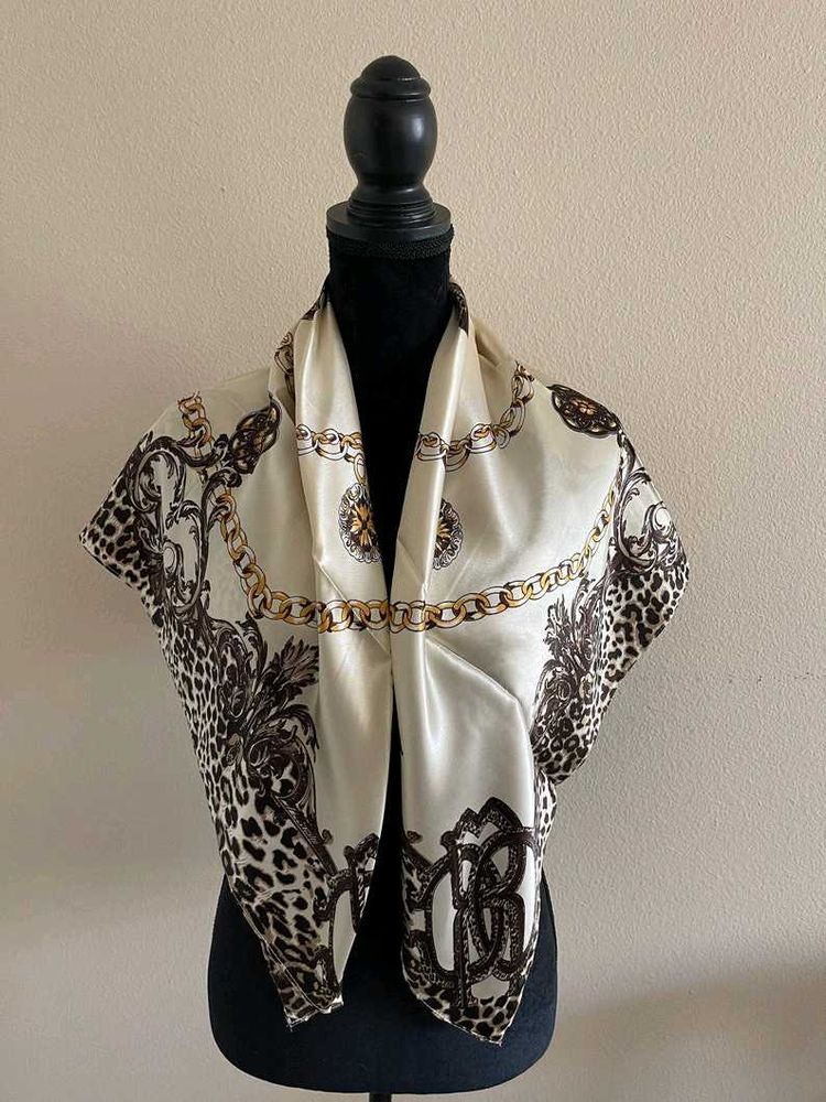 Scarf with Chain and Leopard Print