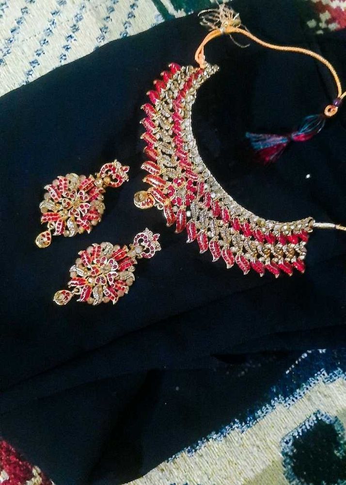 Stunning Red &amp; Gold Necklace with Earrings