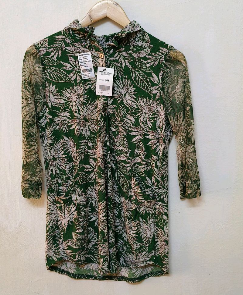 Trendy New Green And White Top( L)