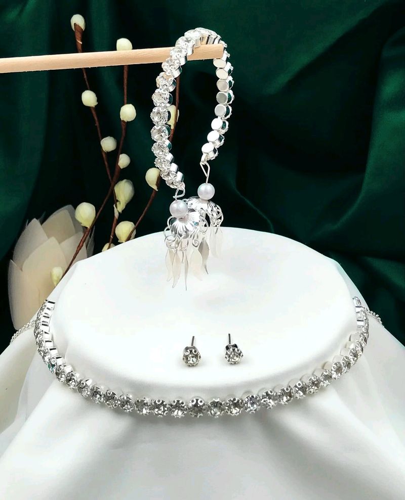 Dimond Necklace with braceletColour- Silver