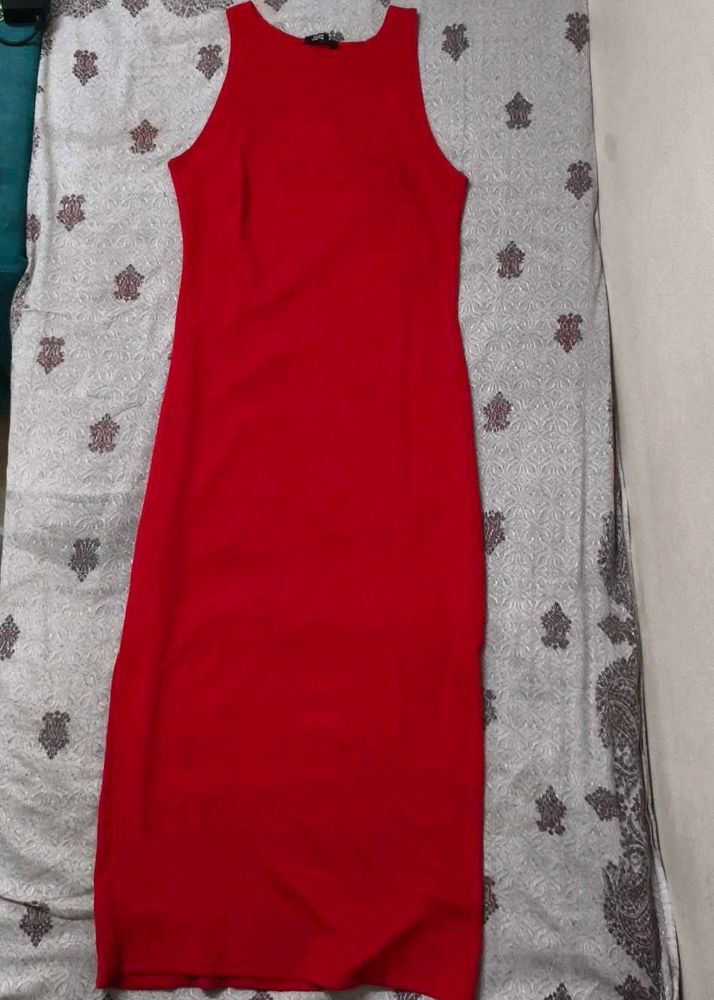 Chic Red Sleeveless Midi Dress