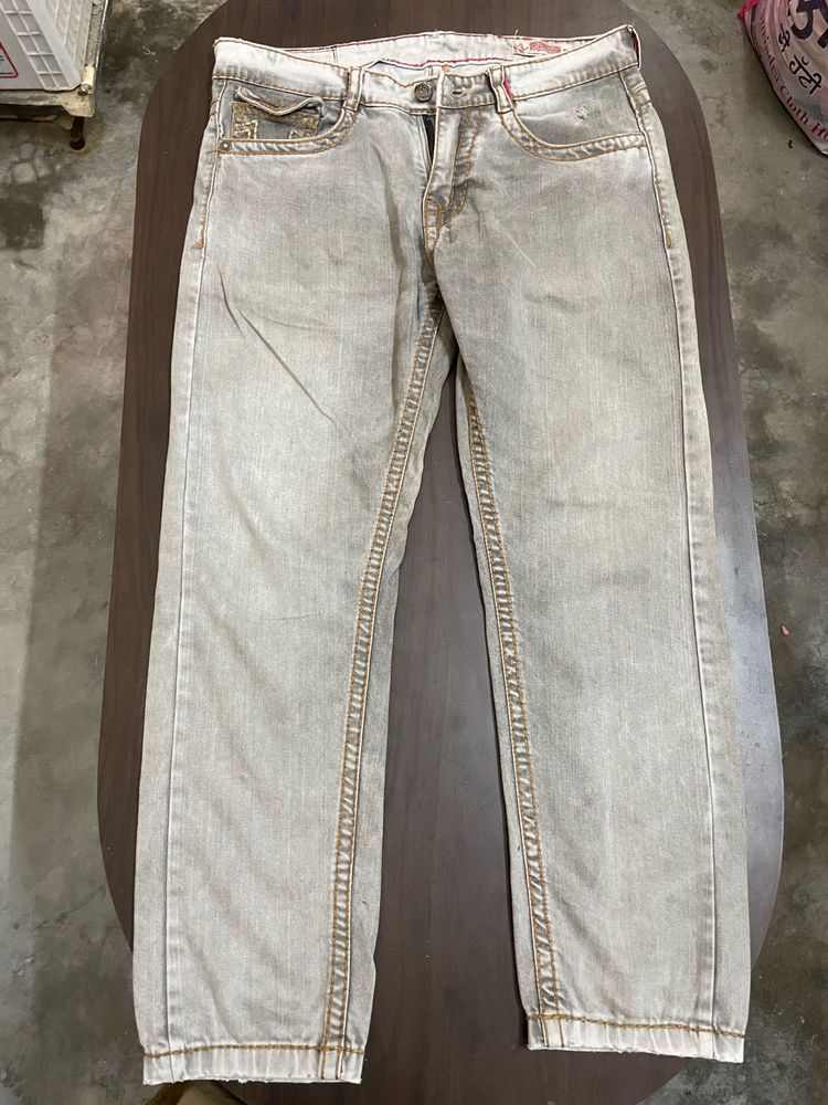 TRUE RELIGION WITH SMALL INK DOT AT BACK
