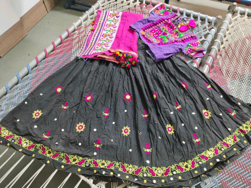 navratri hand work Embroidered Choli