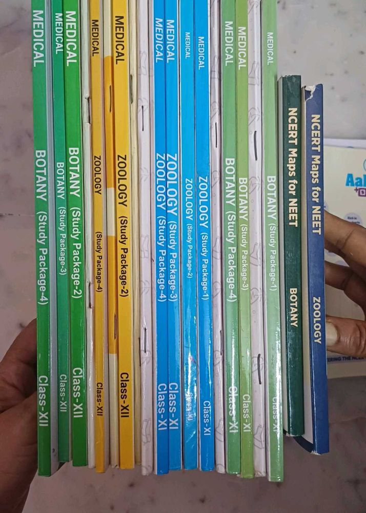 AAKASH NEET FULL BIO SET + NCERT MAPS (XI &amp; XII)
