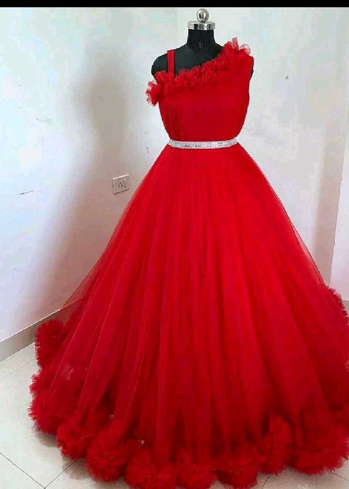 Elegant Red Party Gown