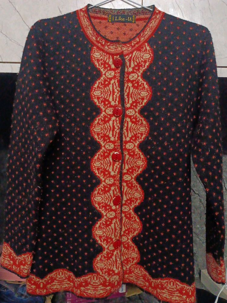 Very Warm Sweater For Women Like New.