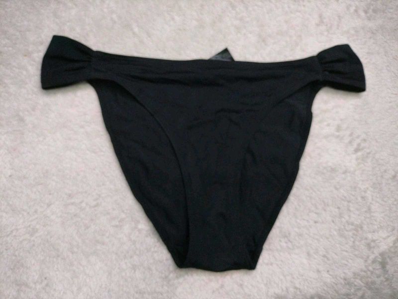 Chic 🖤 Bikini Bottoms with Bow Detail