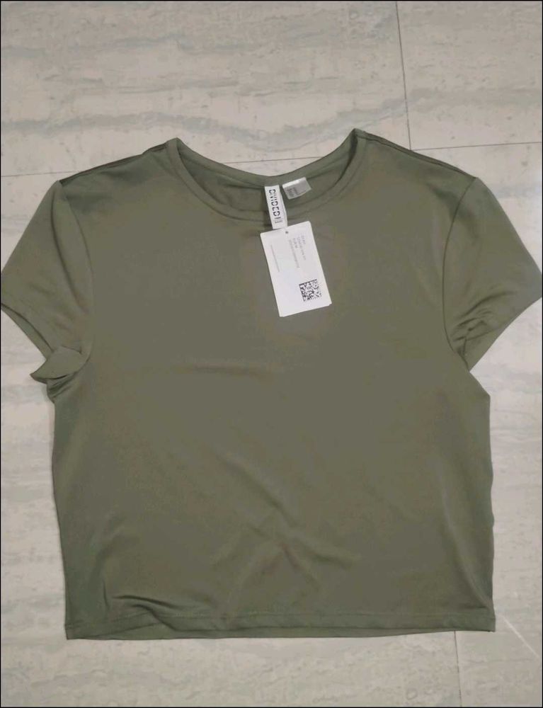 H&amp;M Olive Green Cropped T-Shirt