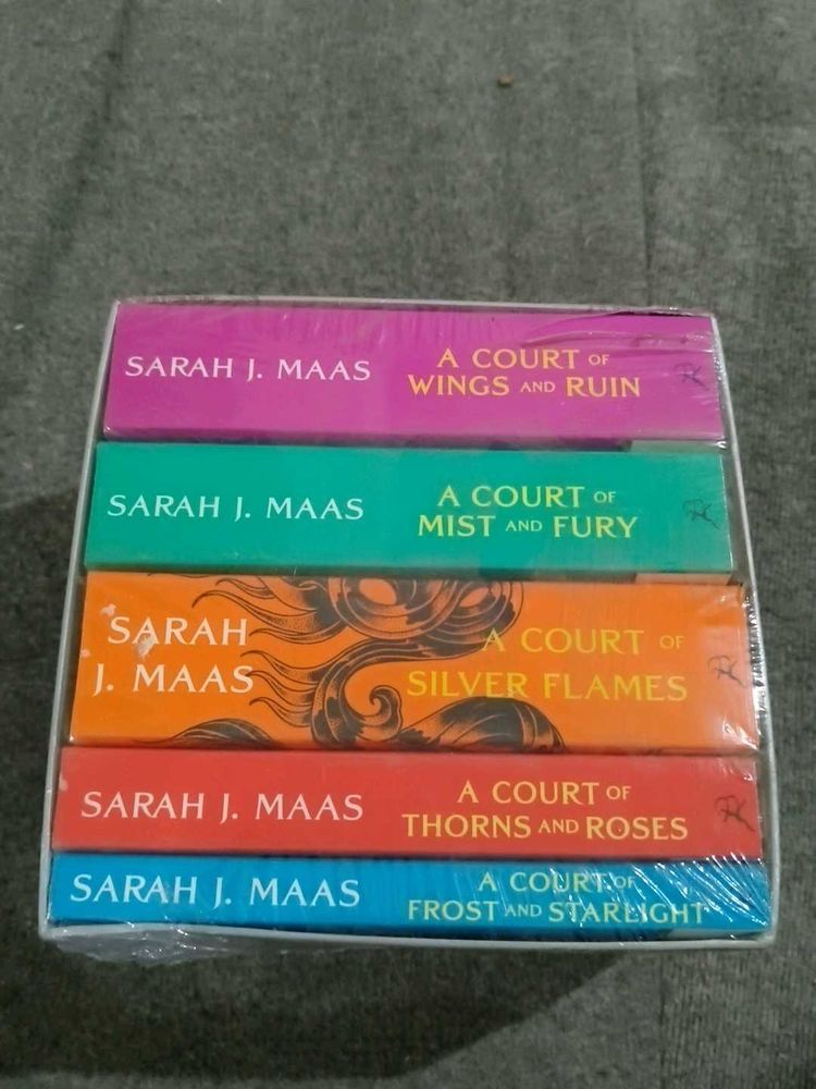 Sarah J. Maas A Court of Thorns and Roses Box Set