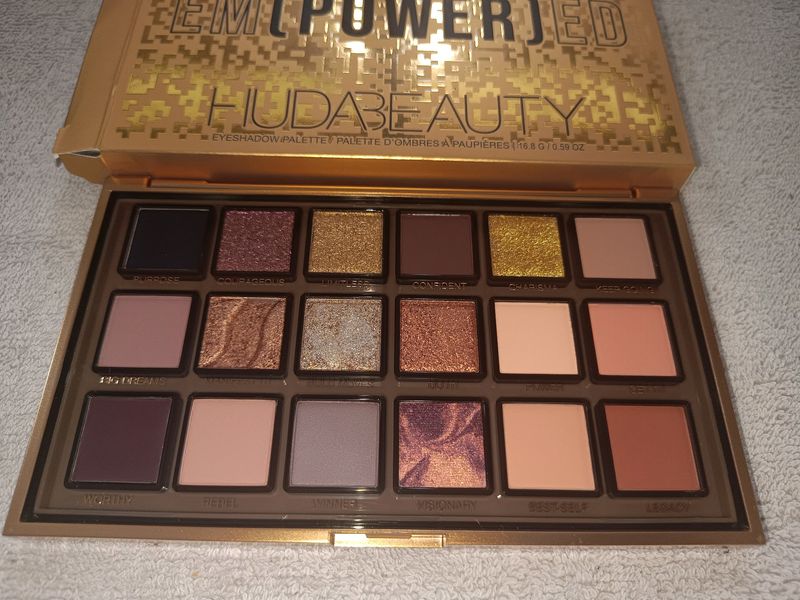 Huda Beauty Eyeshadow Palette