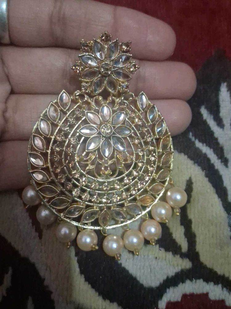 Exquisite Pearl &amp; Kundan Maang Tikka Set