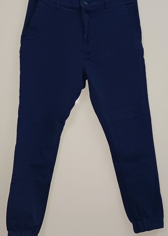 Mens' Blue Highlander slim fit trousers, jogger fit, Size 32, length 39.5 inch