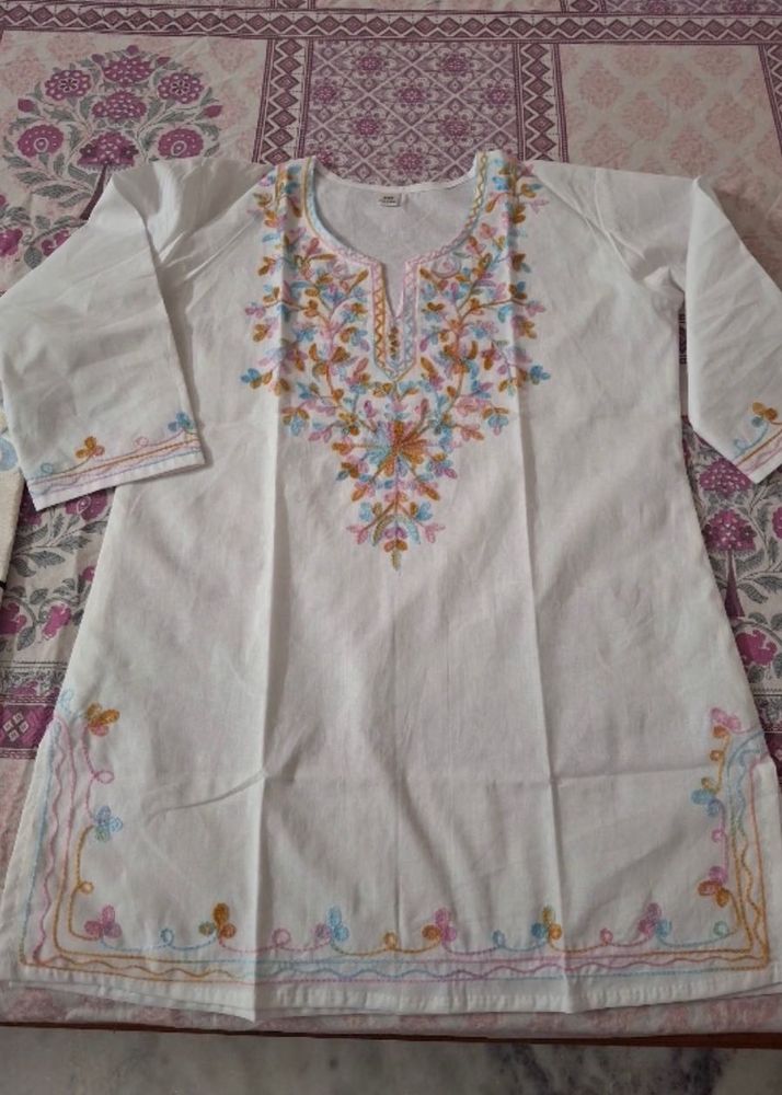 Embroidered White Cotton Kurta