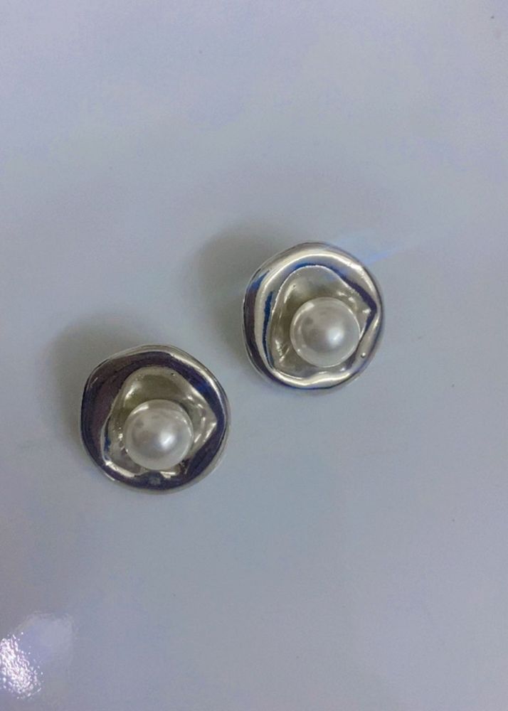 New Elegant Pearl &amp; Silver Tone Earrings