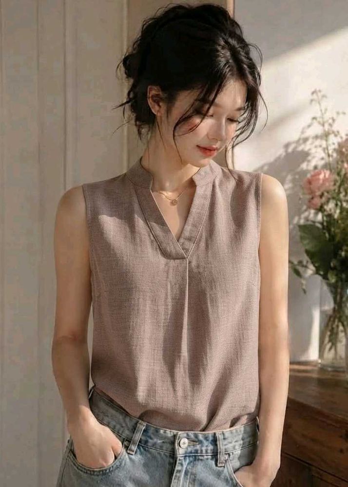New with tag Sleeveless V-Neck Casual Top