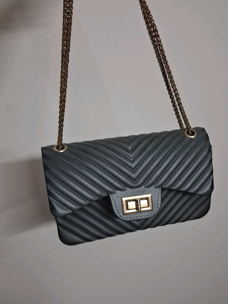 Stylish Chevron Quilted Chain Bag