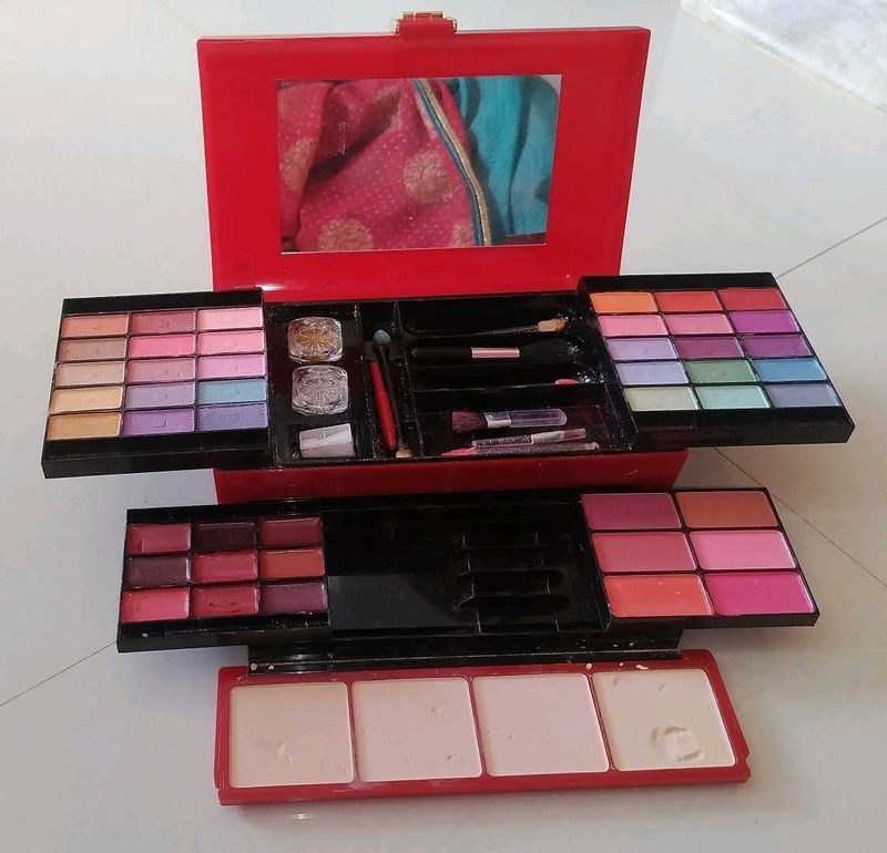Makup Kits