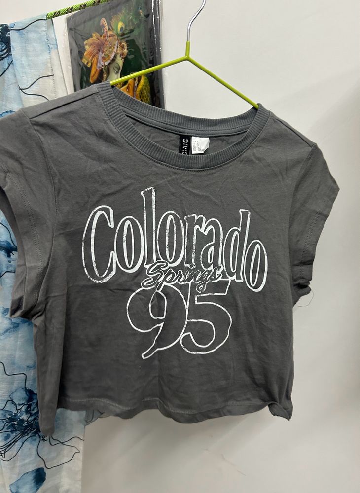 H&amp;M Cute Crop Top Size S