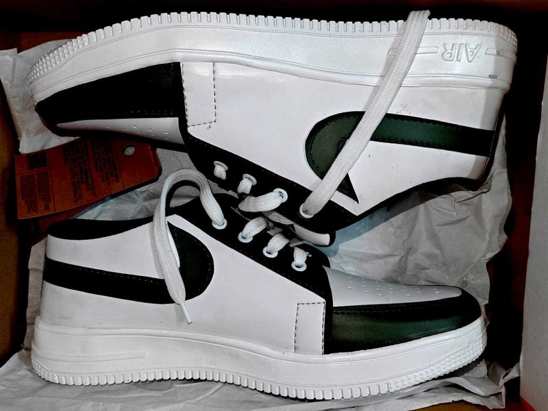 NikeCourt Borough Low Recraft Green Basketball