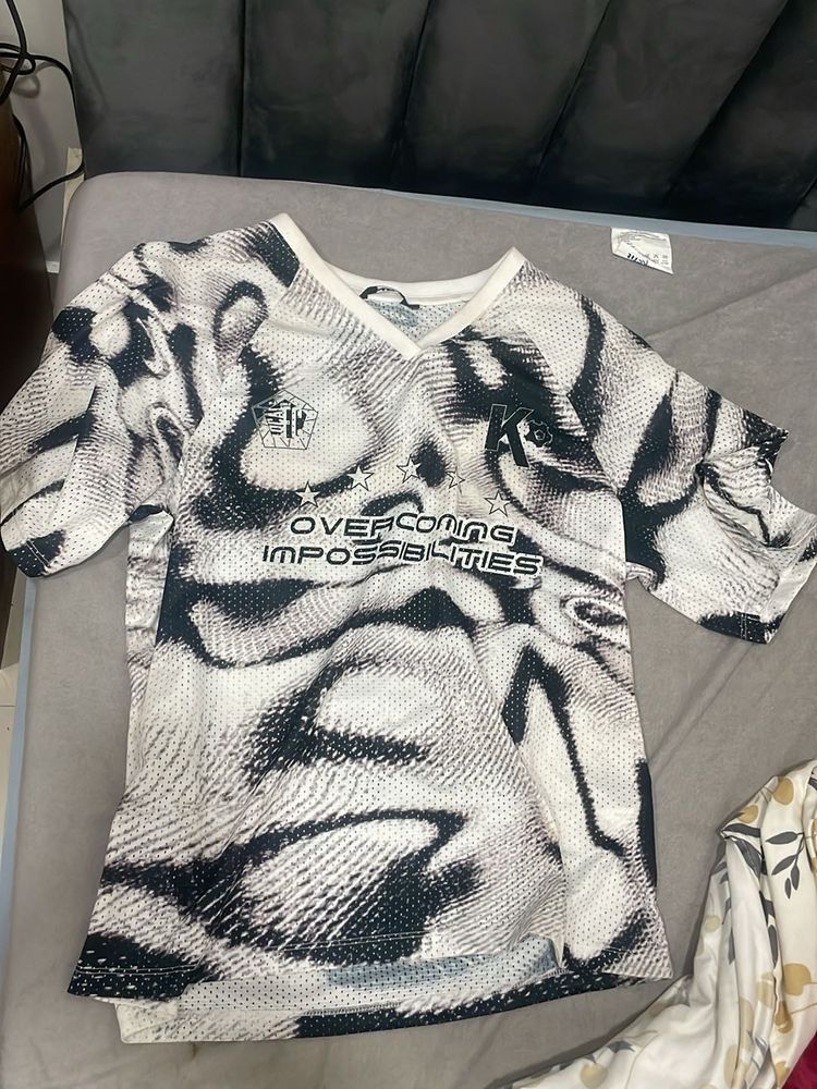 Stylish Oversized Graphic T-Shirt(wore LP concert)