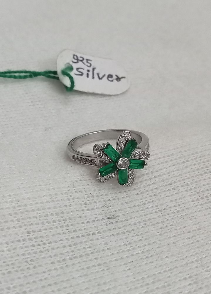 Beautiful Green☘️ Diamond Ring 925 Silver (wt:3.57