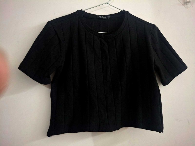 Chic Black Ribbed Cropped Top