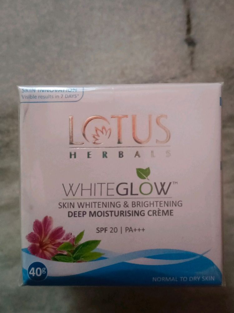Lotus Herbals Whiteglow Deep Moisturising Creme