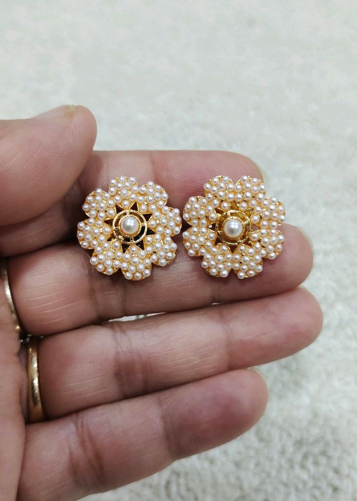Pearl Studs