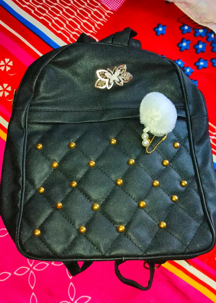 Small 5L Bagpack Girls Stylish Looking Casual Bag