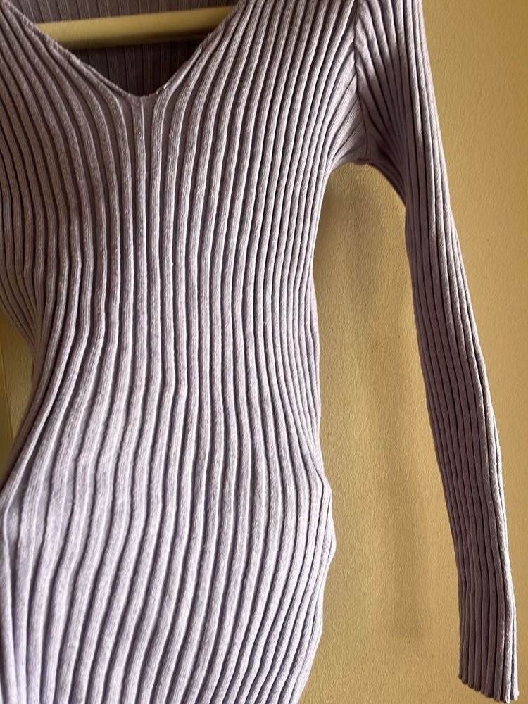 Ribbed Knit V-Neck Long Sleeve Top
