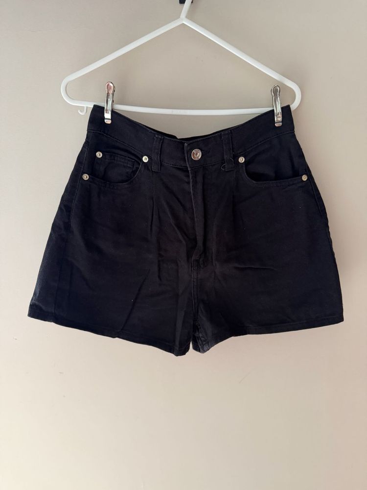 H&amp;M Classic Black High-Waisted Shorts