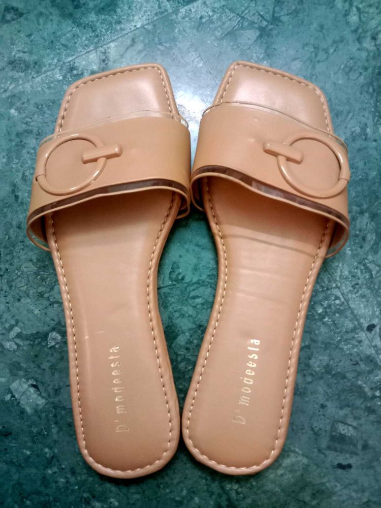 Nude D'modeesta Slides