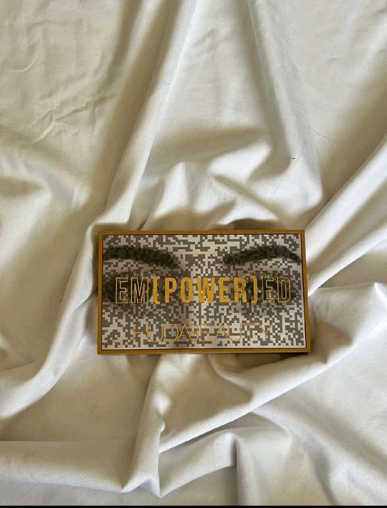 Huda Beauty Empowered Eyeshadow Palette