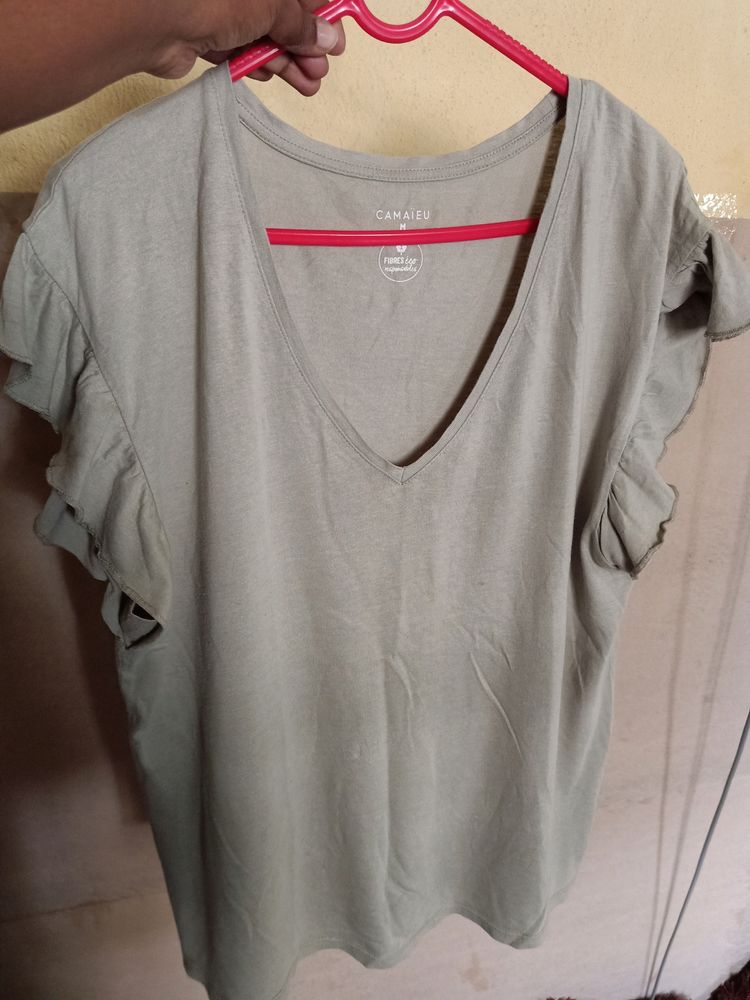V-Neck Frilled sleeve top