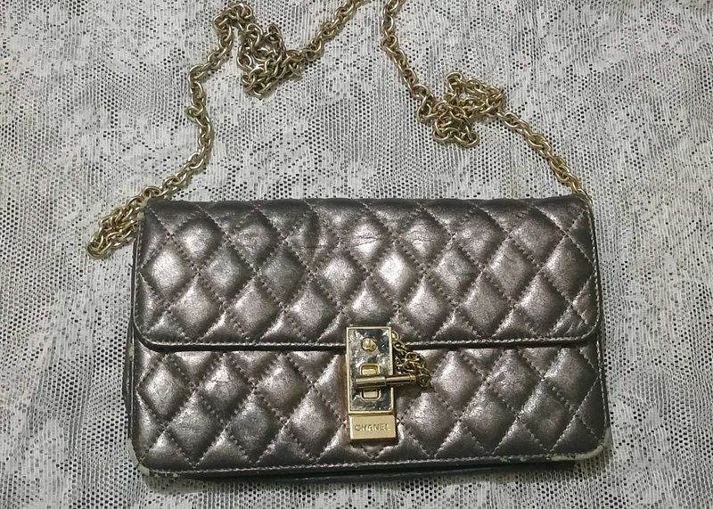 Chanel 2.55 reissue shoulder bag