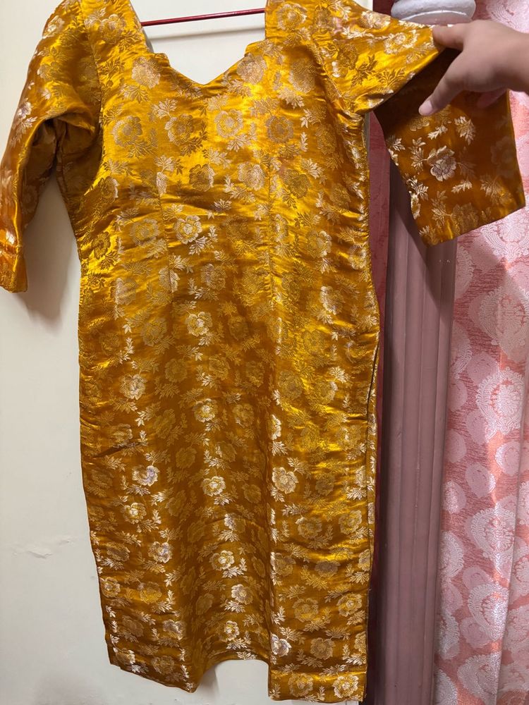 Golden Brocade suit with very good fitting pant