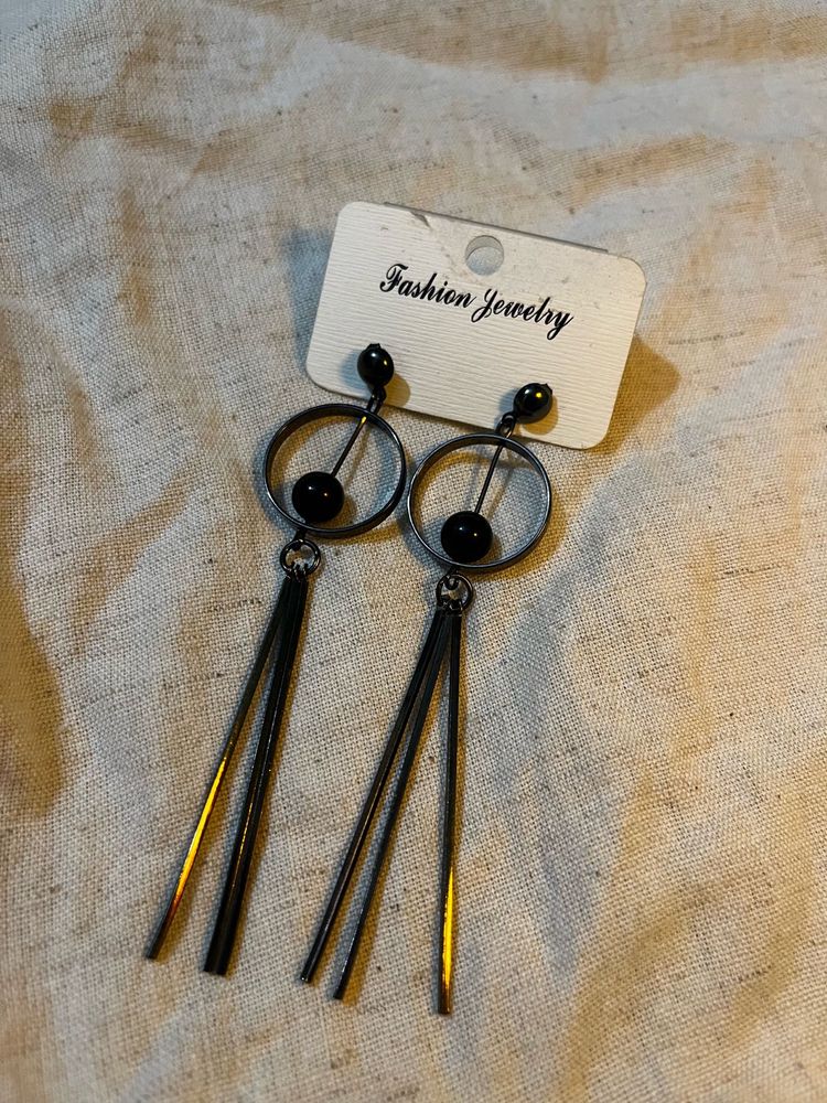 Fashionable Black Drop Earrings