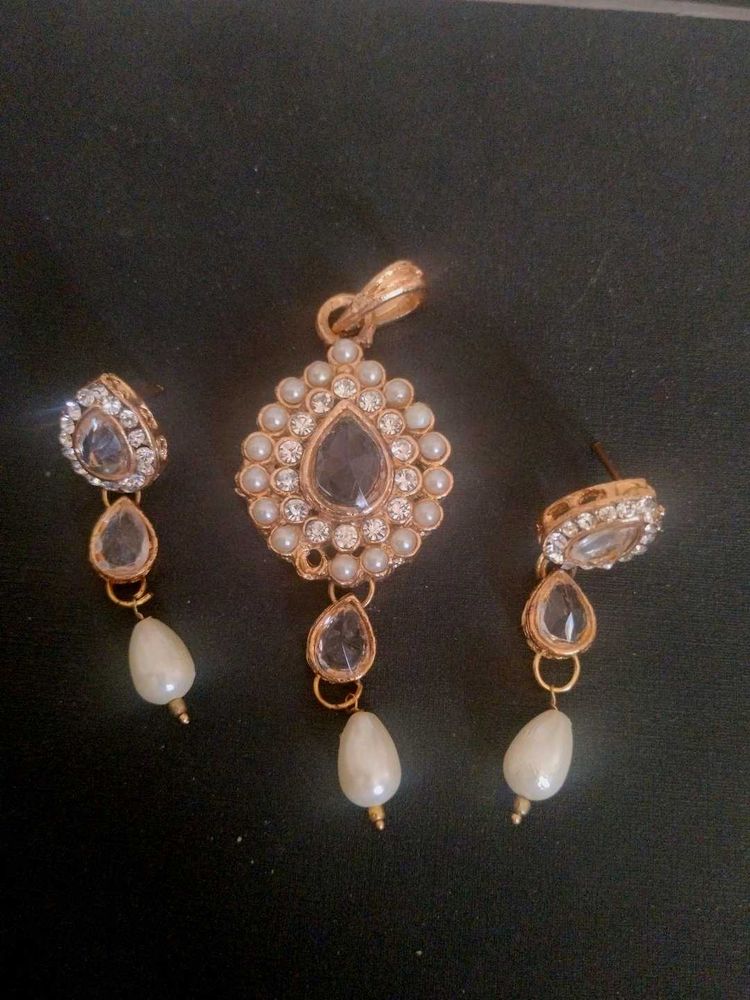 Elegant Pendant &amp; Earring Set