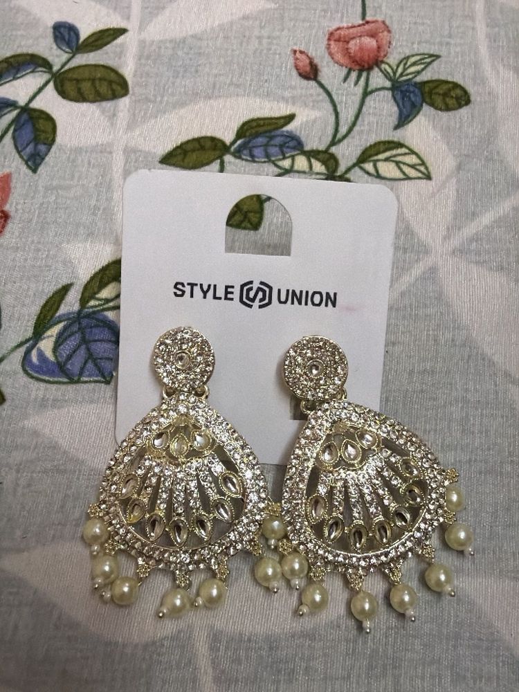 Elegant Pearl &amp; Crystal Jhumka Earrings