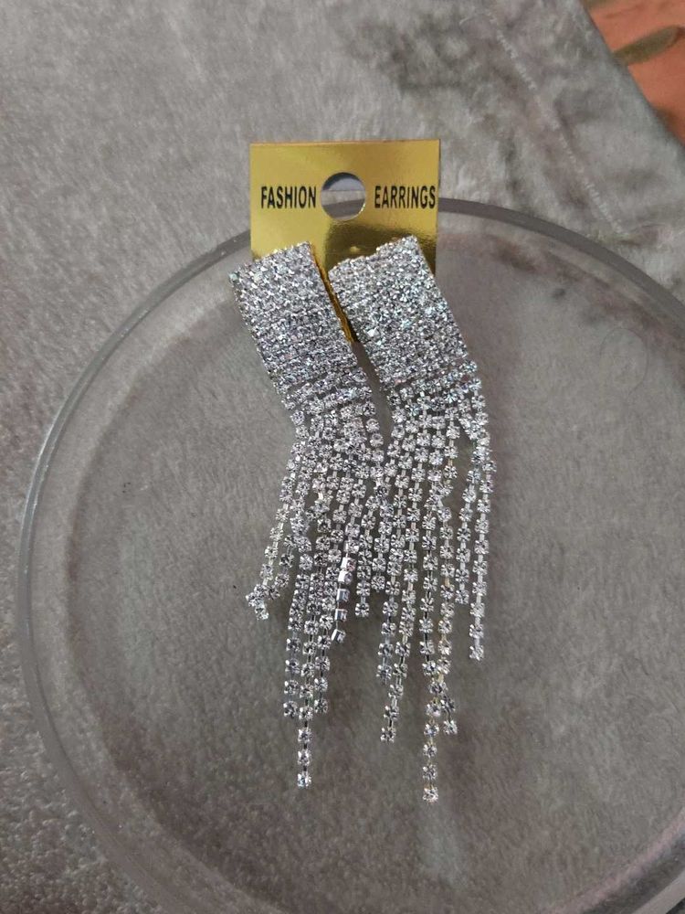 Sparkling Dangle Earrings for Glamorous Look